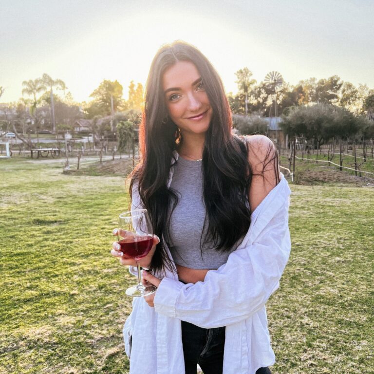 Molly Woltman, Beloved Nurse and Devoted Mother, Mourned by Her Children Mari, Sadie, Ella, Carter, and AJ in Tragic and Unexpected Passing in Stillwater, MN