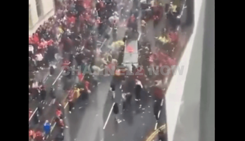 🚨 Multiple Pedestrians Injured as Vehicle Rams into Crowd During Liverpool FC Premier League Victory Parade on Water Street; Male Driver Detained at Scene