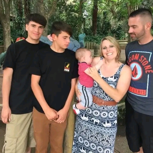 Guntersville, Alabama – The early morning calm along Highway 431 shattered on Wednesday when a tragic collision