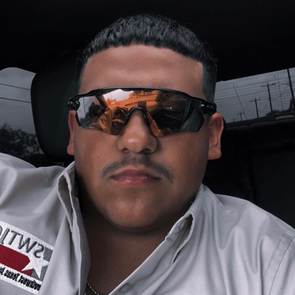 Eagle Pass, Texas – The community of Eagle Pass is mourning the tragic death of 24-year-old Guillermo Beltran Jr., whose life was cut short in a fatal crash early Wednesday morning,