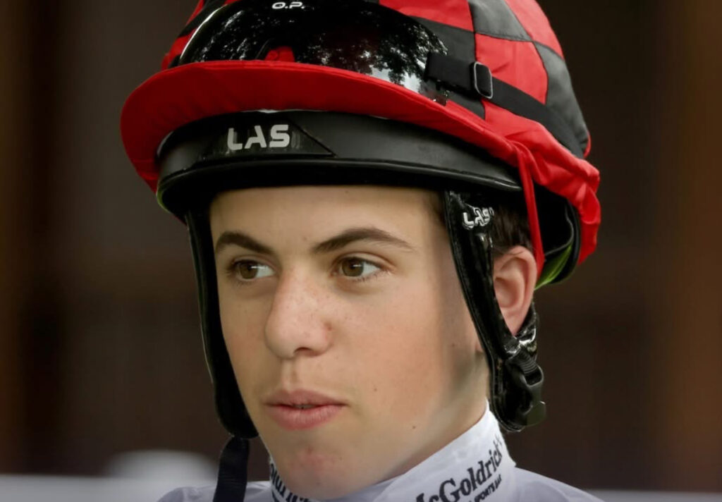 The equestrian world is in mourning after the sudden and tragic passing of 19-year-old Tommie Jakes, a young jockey whose talent and passion for racing had already begun to make waves.